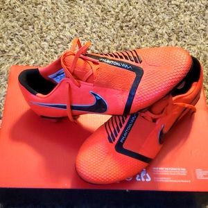 Phantom Venom Elite Soccer cleats